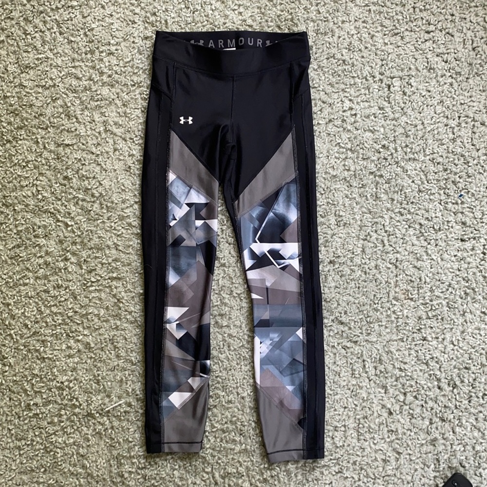 Patterned under armour cropped leggings (7/8th)